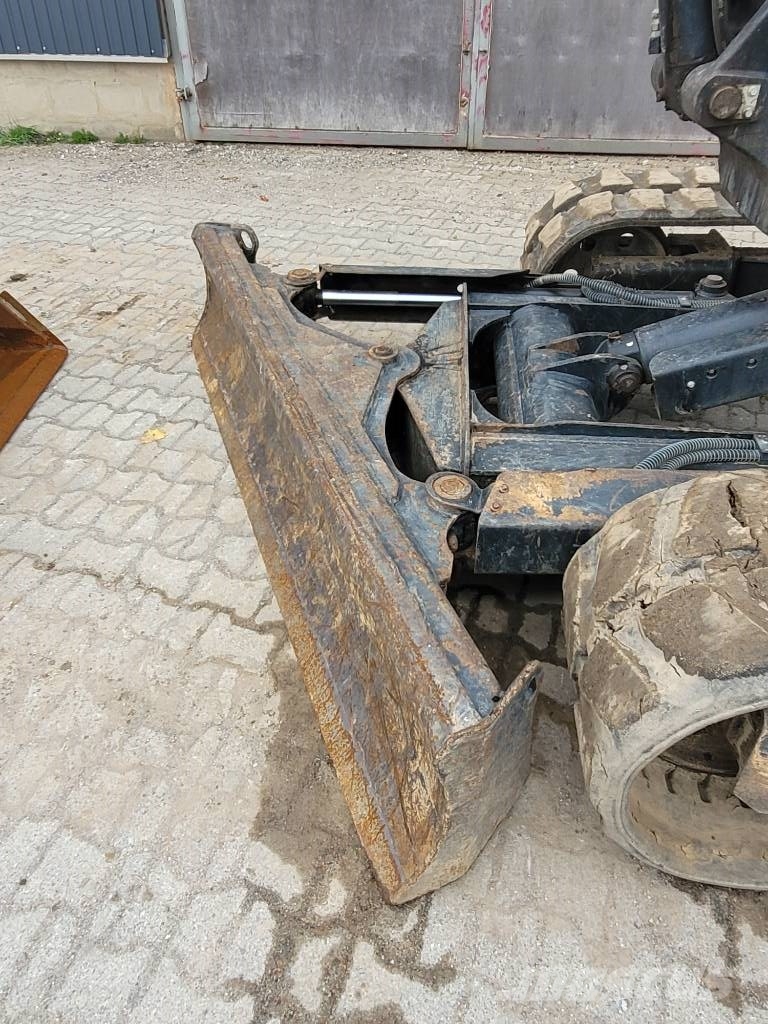 JCB 86 C-1 حفارات وسط 7 طن - 12 طن