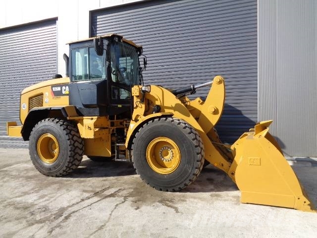 CAT 926M Колесни товарачи