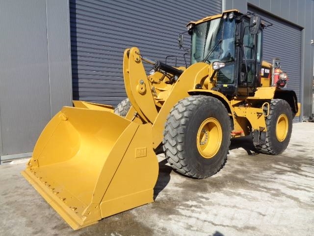 CAT 926M Колесни товарачи