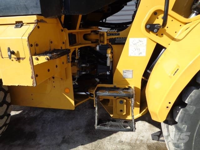 CAT 926M Колесни товарачи