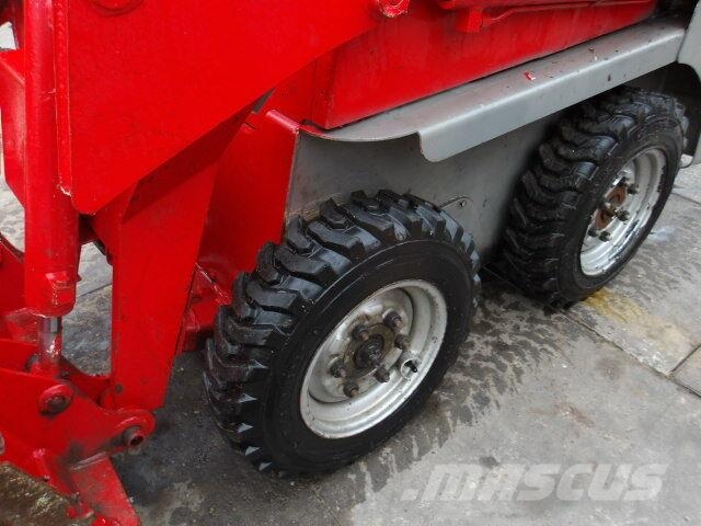 Gehl 1640 スキッドステアローダー