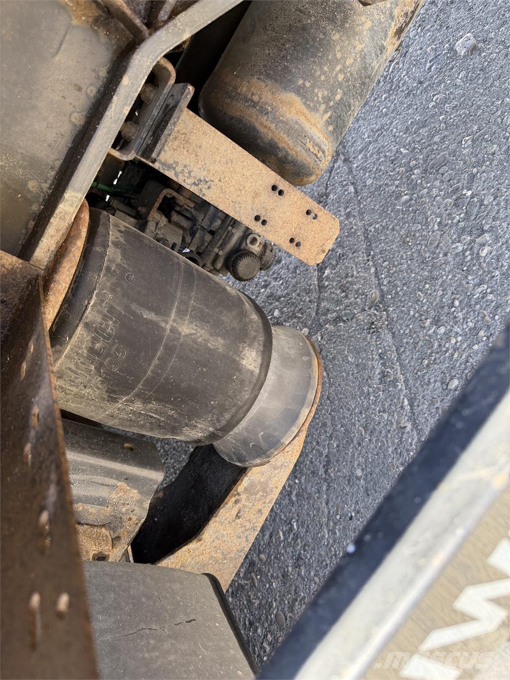 Kögel SN 24 VIN 048 Tentinės puspriekabės