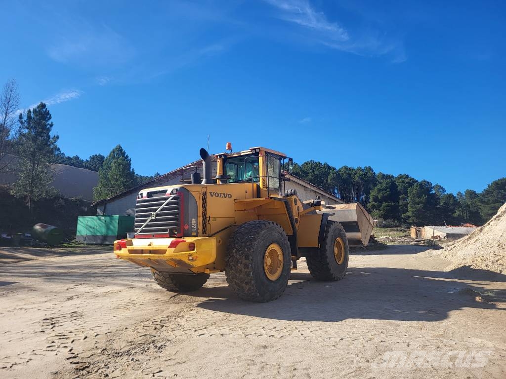 Volvo BM L220F 휠로우더