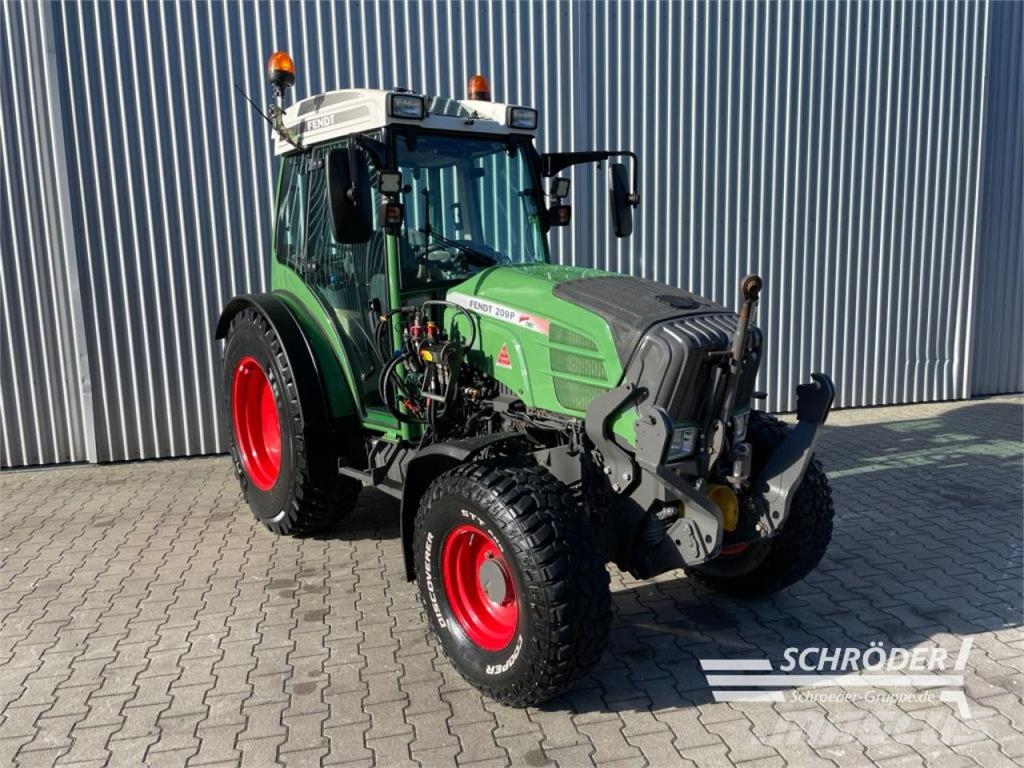 Fendt 209 PA VARIO Трактори