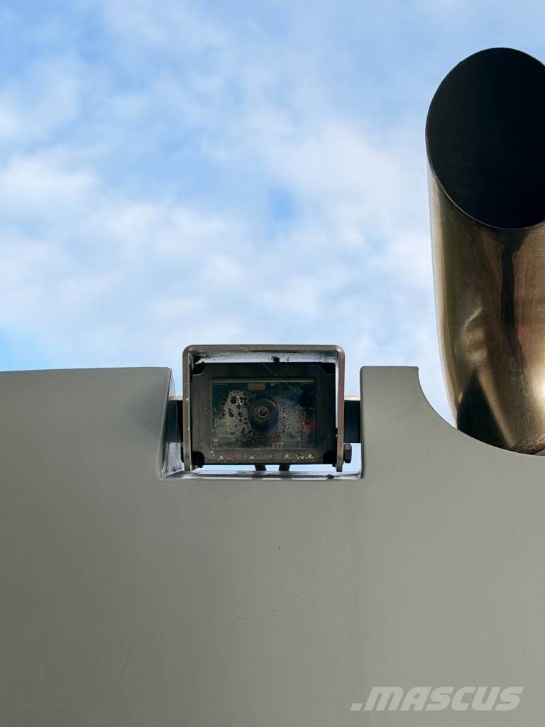 Liebherr 914 Compact Litronic 1er Main حفارات بعجل