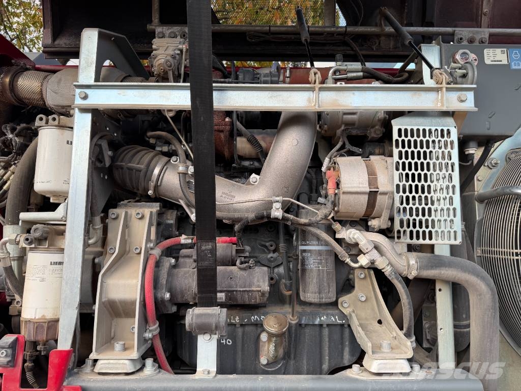 Liebherr 914 Compact Litronic 1er Main حفارات بعجل