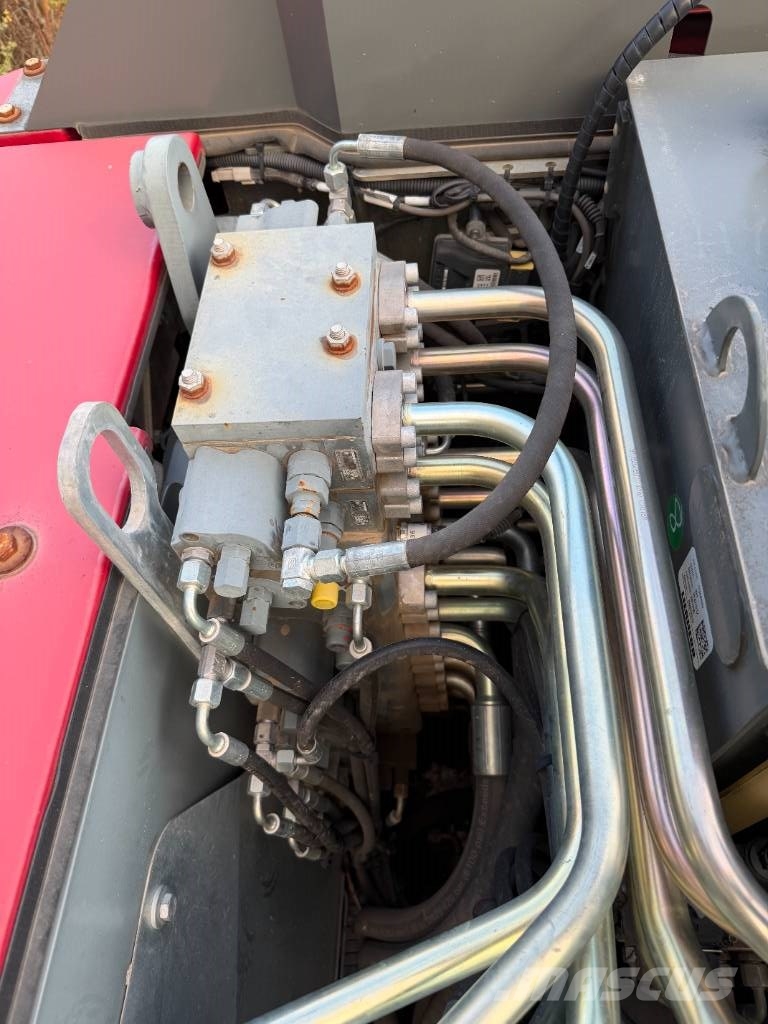 Liebherr 914 Compact Litronic 1er Main حفارات بعجل