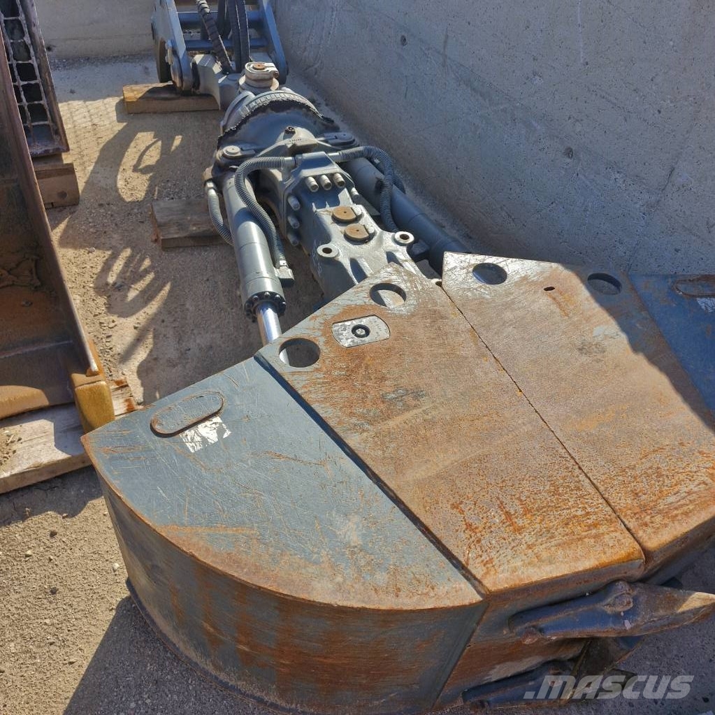 Liebherr 914 Compact Litronic 1er Main حفارات بعجل