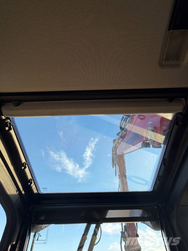 Liebherr 914 Compact Litronic 1er Main حفارات بعجل