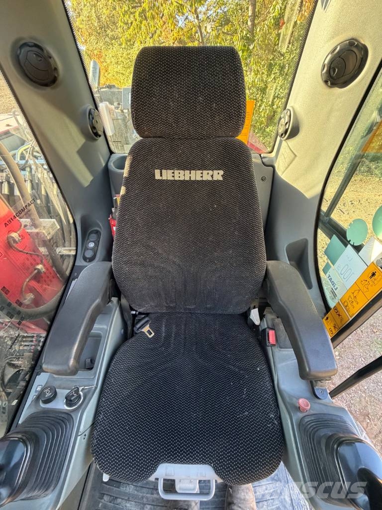 Liebherr 914 Compact Litronic 1er Main حفارات بعجل