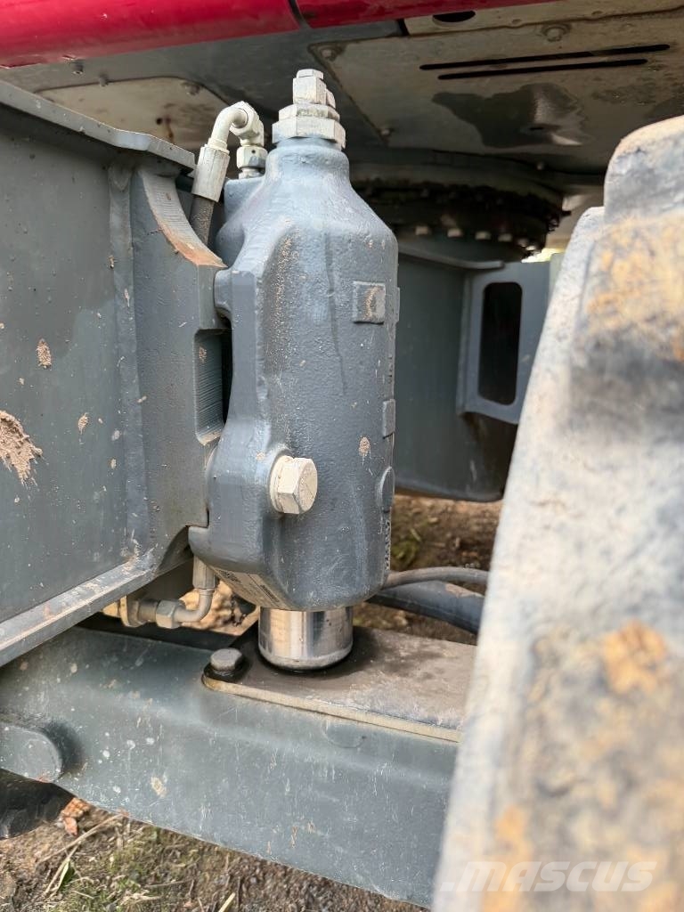 Liebherr 914 Compact Litronic 1er Main حفارات بعجل