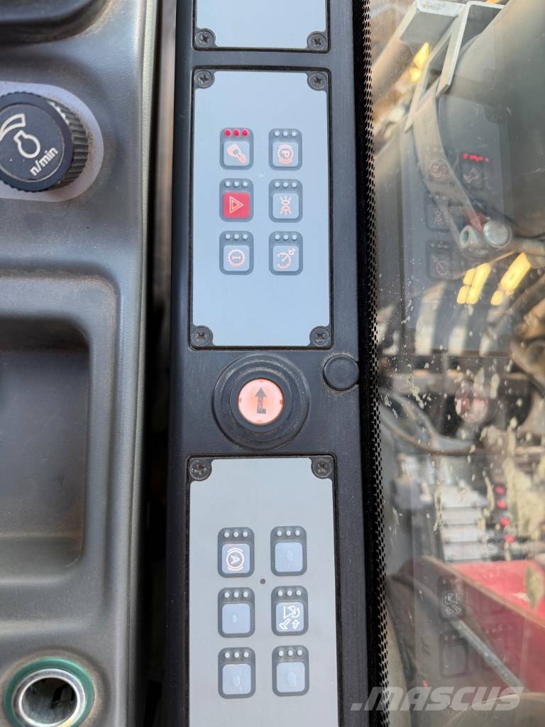 Liebherr 914 Compact Litronic 1er Main حفارات بعجل