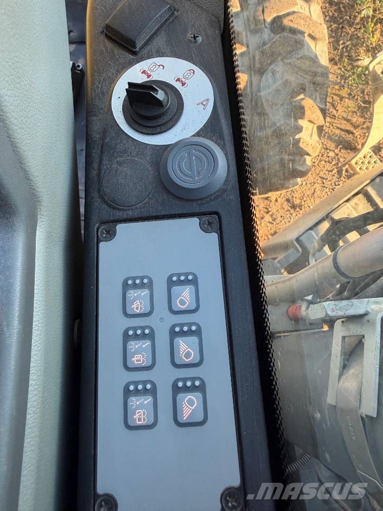Liebherr 914 Compact Litronic 1er Main حفارات بعجل