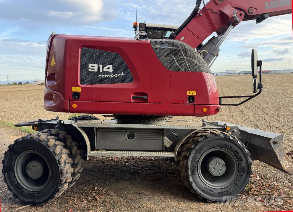 Liebherr 914 Compact Litronic 1er Main حفارات بعجل
