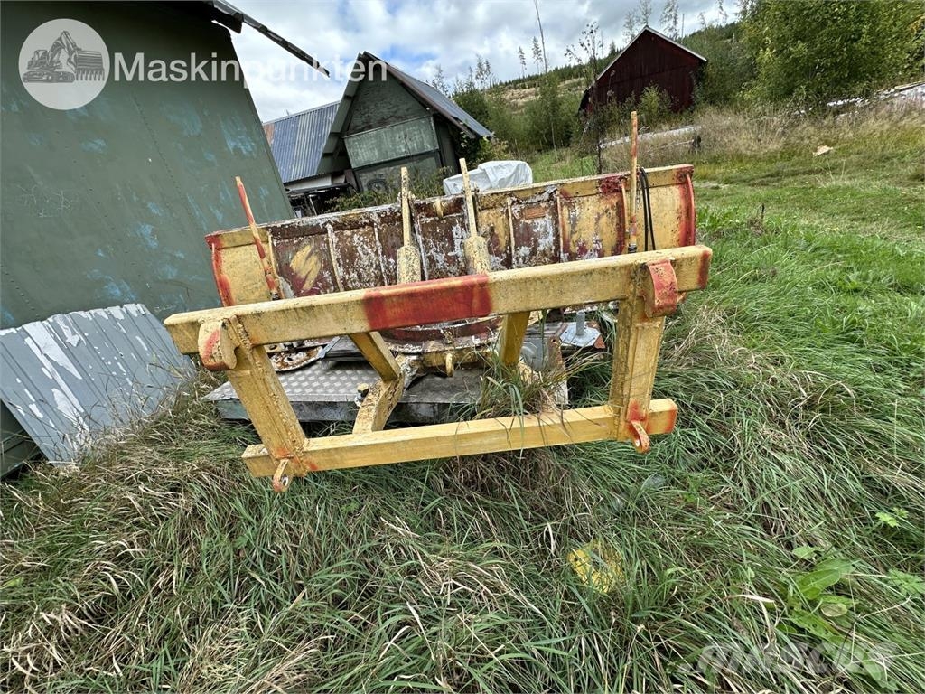 Volvo BM 218 Pyöräpuskutraktori