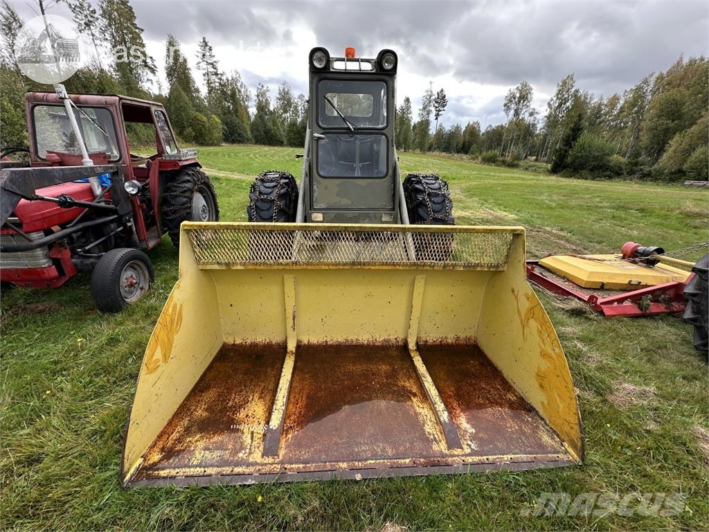 Volvo BM 218 Pyöräpuskutraktori
