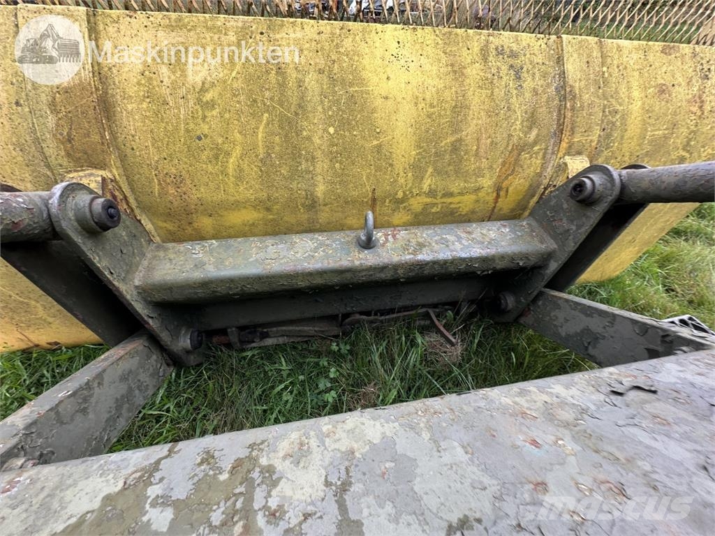 Volvo BM 218 Pyöräpuskutraktori