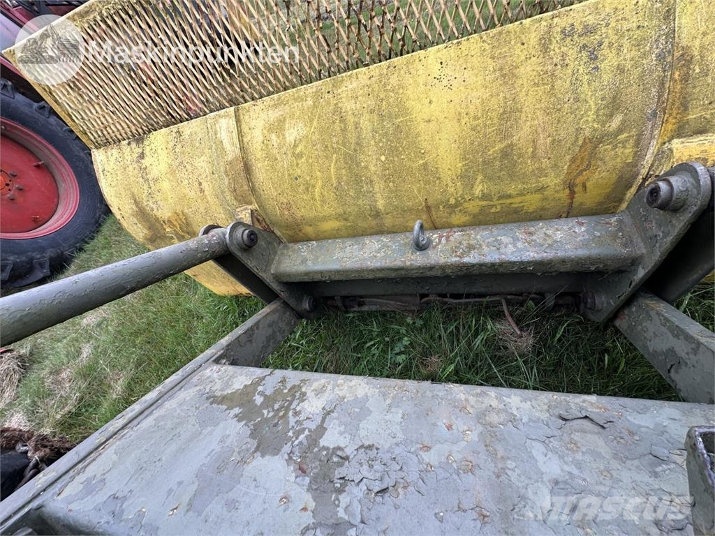 Volvo BM 218 Pyöräpuskutraktori