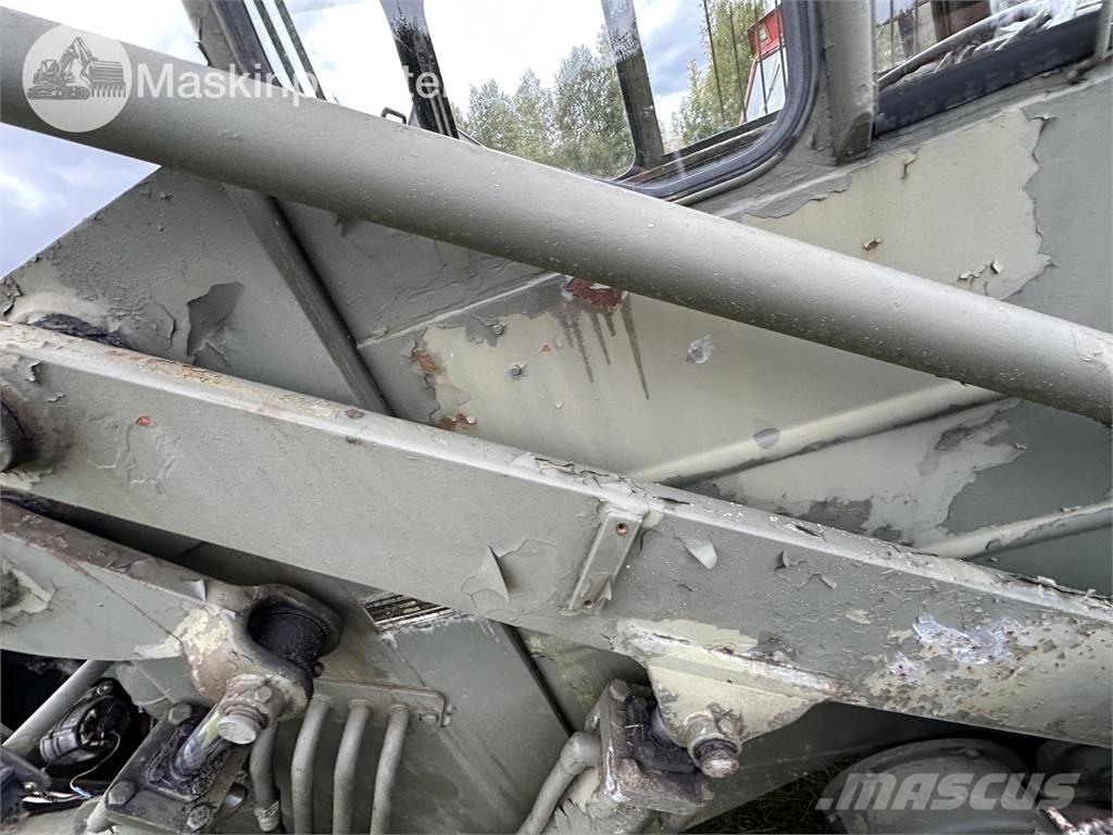 Volvo BM 218 Pyöräpuskutraktori