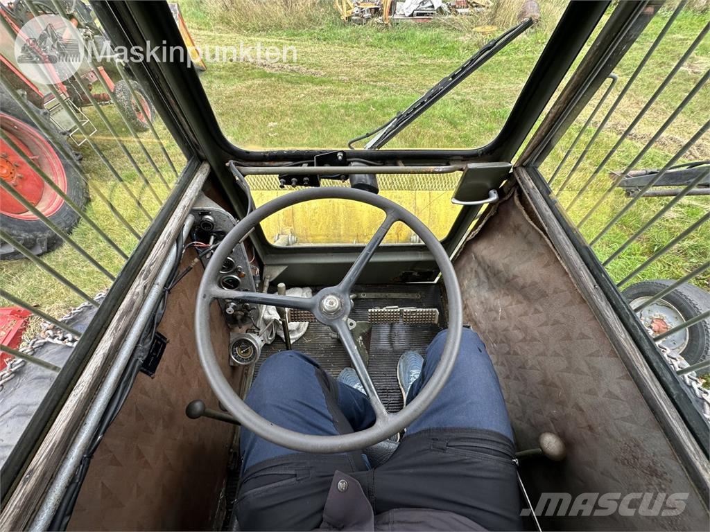 Volvo BM 218 Pyöräpuskutraktori