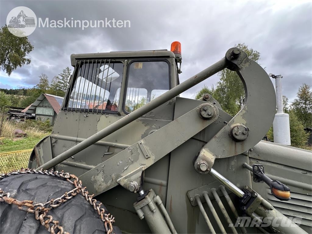 Volvo BM 218 Pyöräpuskutraktori