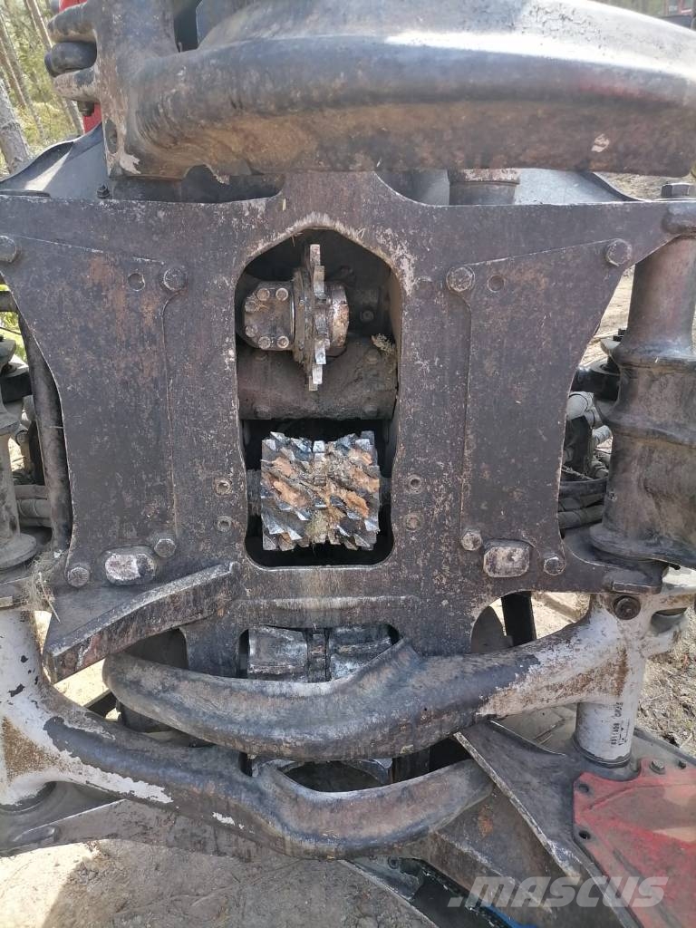 Komatsu 931 XC حصادات