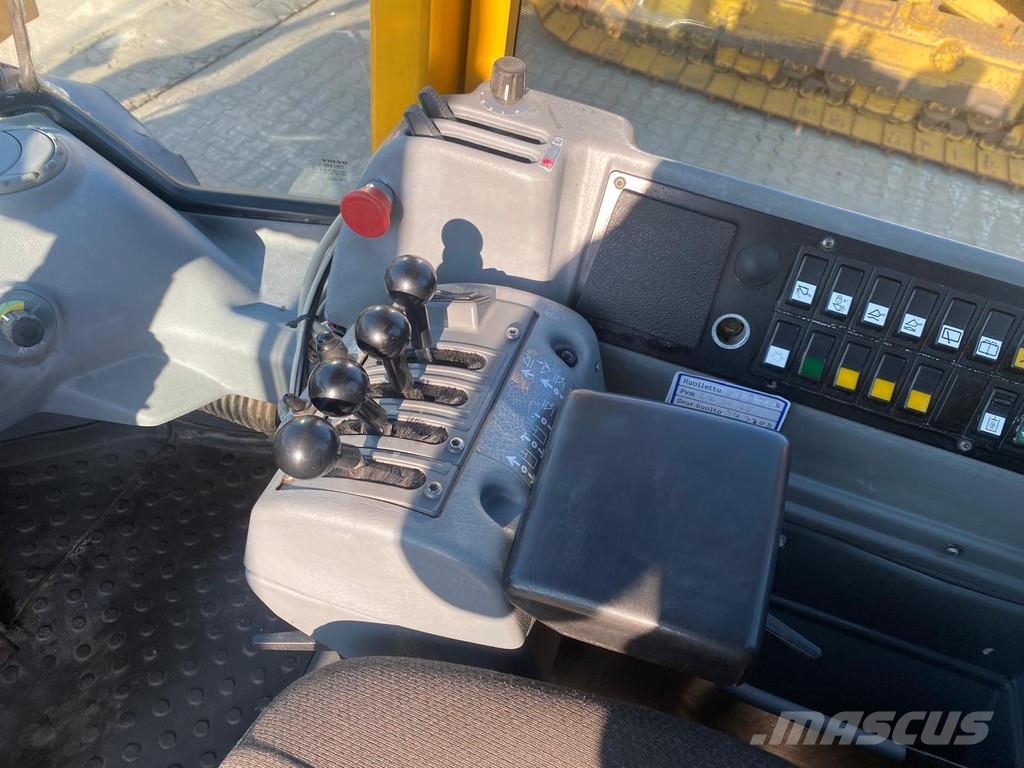 Volvo L110 E . 輪胎式裝載機
