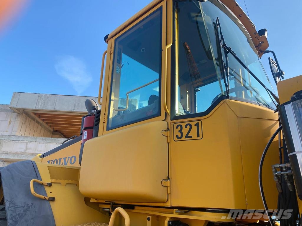 Volvo L110 E . 輪胎式裝載機
