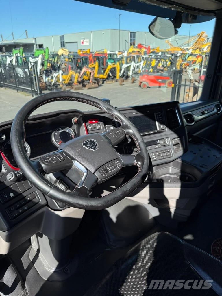 Scania S650 6x2 Vrachtwagen met containersysteem