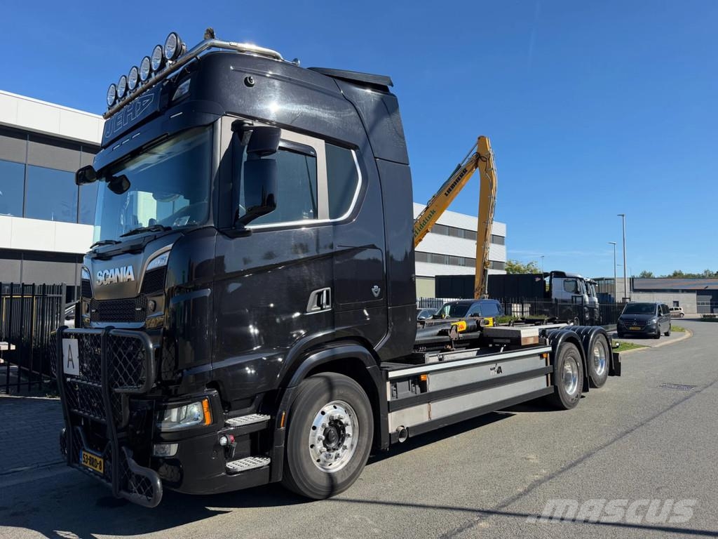 Scania S650 6x2 Vrachtwagen met containersysteem