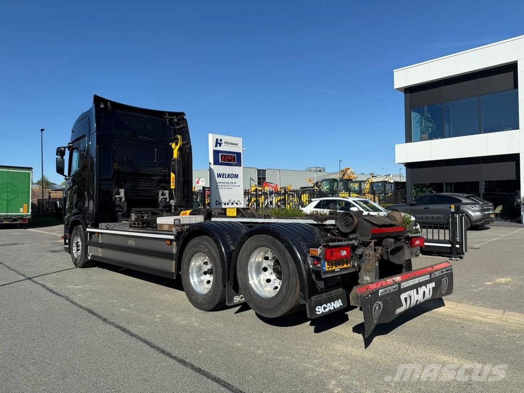 Scania S650 6x2 Vrachtwagen met containersysteem