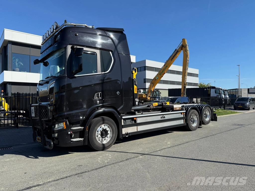 Scania S650 6x2 Vrachtwagen met containersysteem