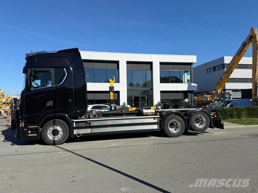 Scania S650 6x2 Vrachtwagen met containersysteem