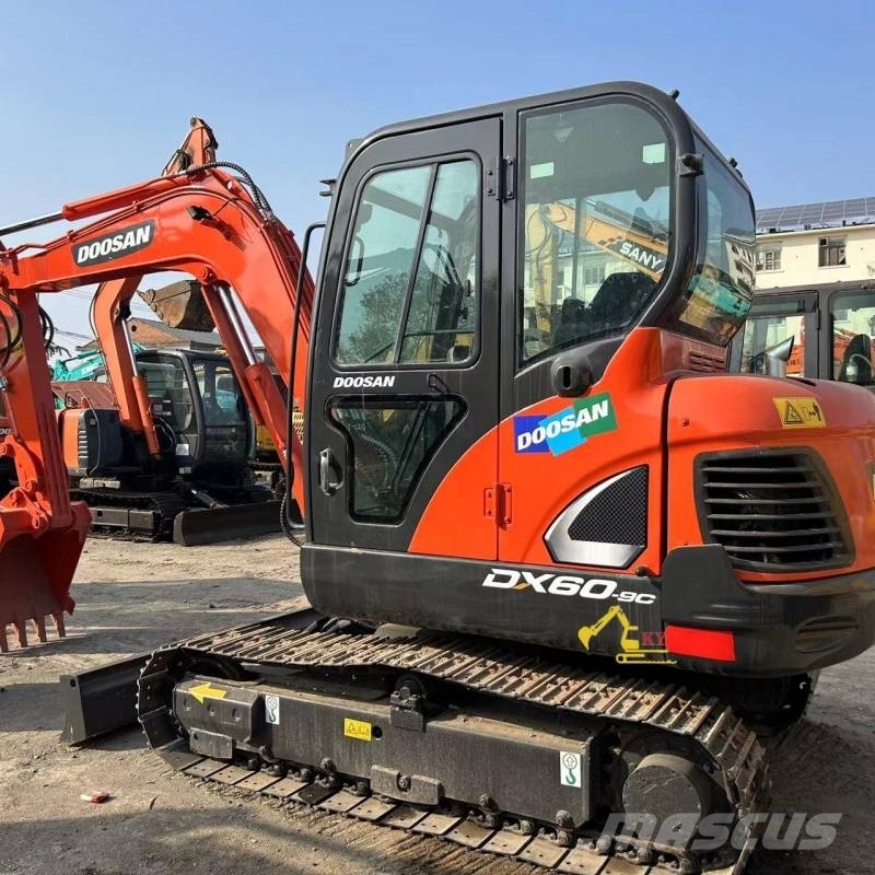 Doosan DX 60-9 C حفارات زحافة