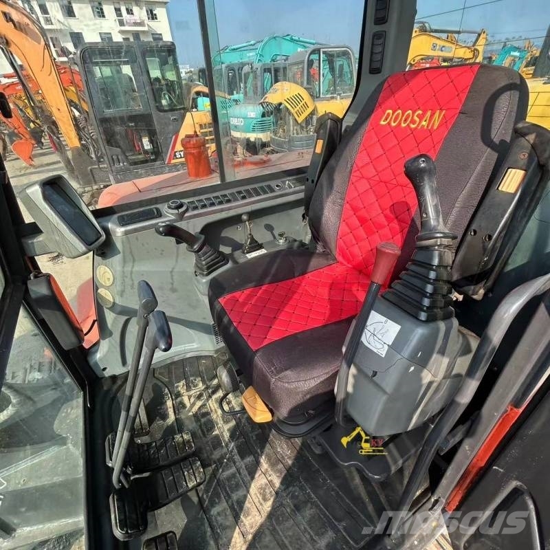 Doosan DX 60-9 C حفارات زحافة