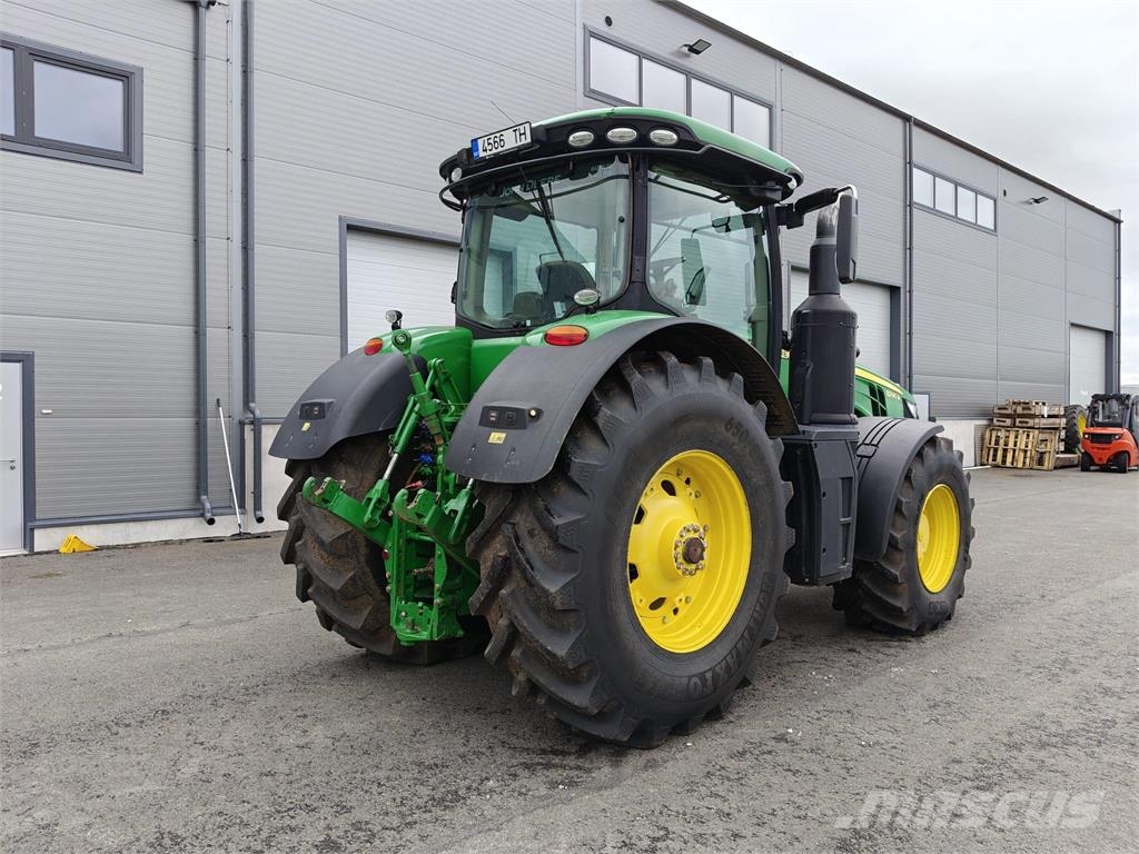John Deere 8295R - e23 Tractoren