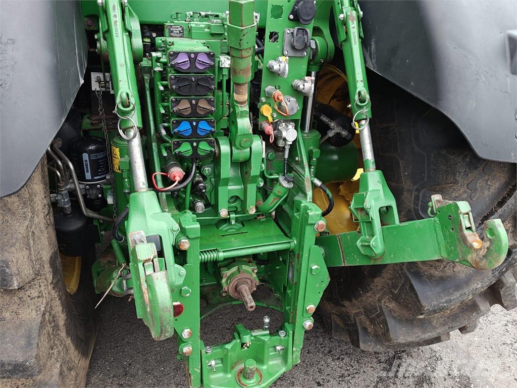 John Deere 8295R - e23 Tractoren
