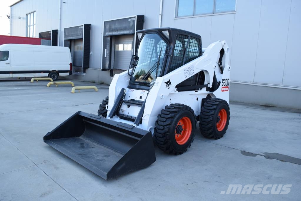 Bobcat S 300 لوادر انزلاقية التوجيه