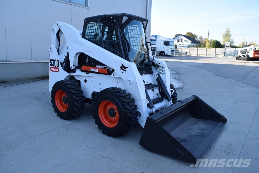 Bobcat S 300 لوادر انزلاقية التوجيه