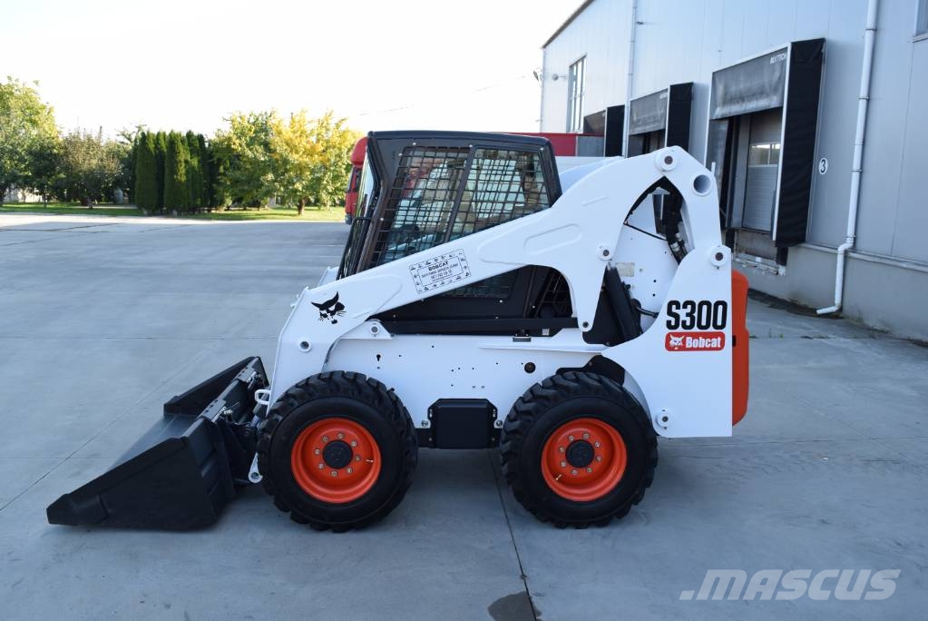 Bobcat S 300 لوادر انزلاقية التوجيه
