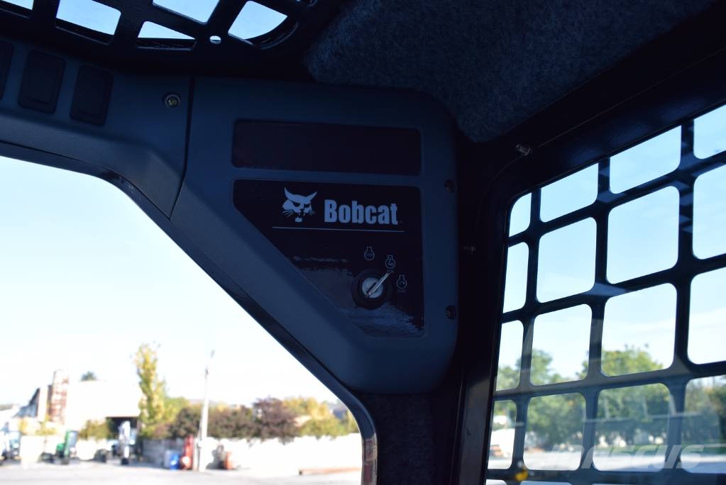 Bobcat S 300 لوادر انزلاقية التوجيه