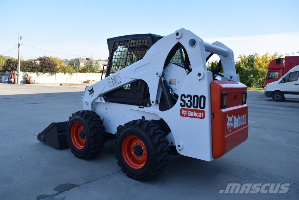 Bobcat S 300 لوادر انزلاقية التوجيه