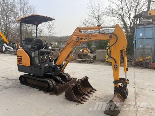 Hyundai R16-9 حفارات صغيرة أقل من 7 طن (حفارات صغيرة)