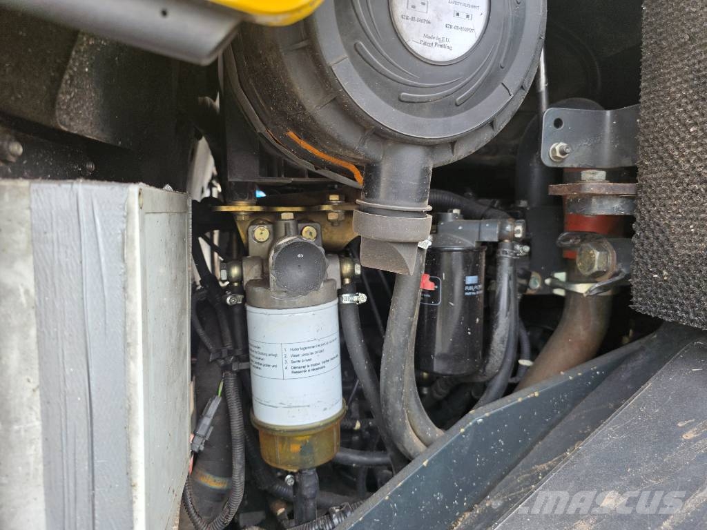 Komatsu WA100M-6 لوادر بعجل