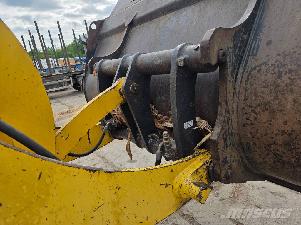 Komatsu WA100M-6 لوادر بعجل