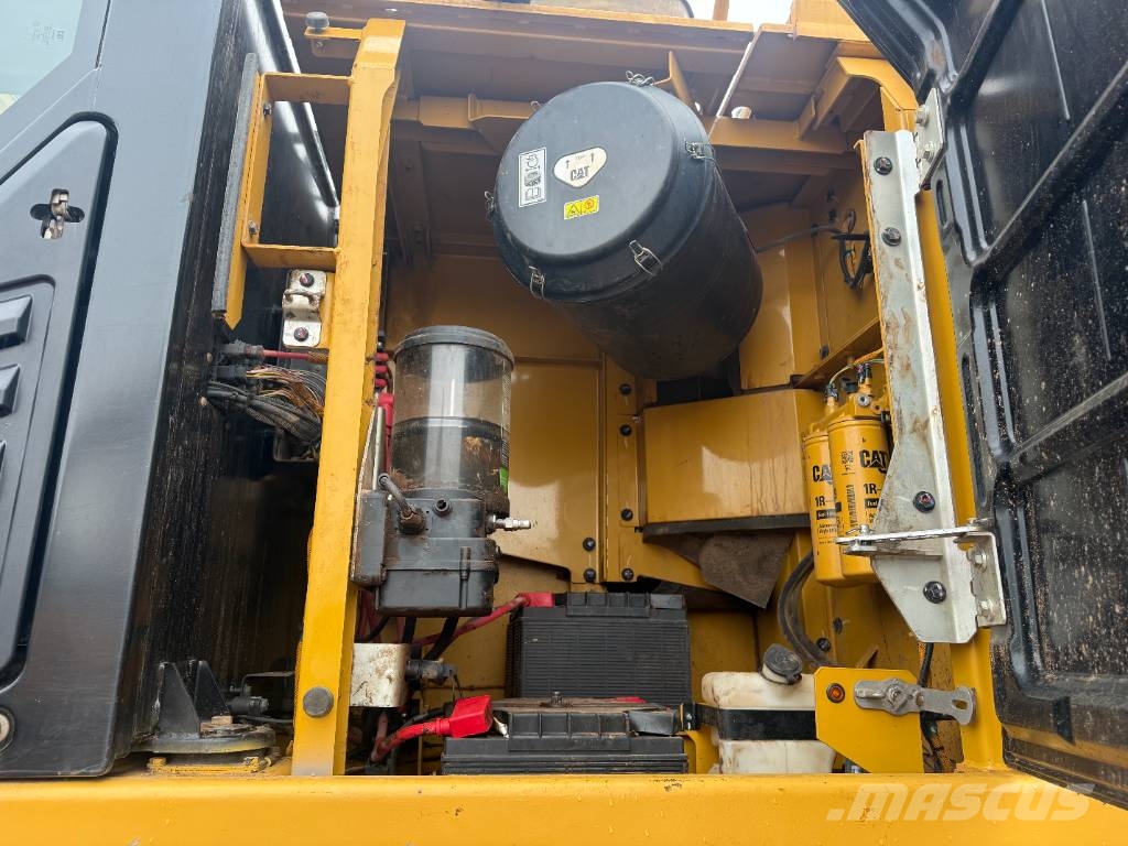CAT 352 F Bagri goseničarji