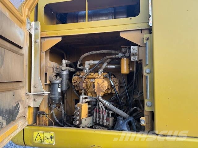 CAT 323 EL Telakaivukoneet