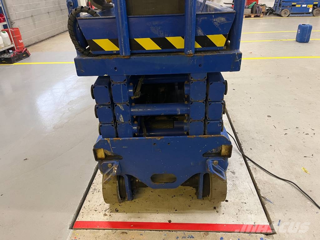 UpRight MX19 Scissor lifts