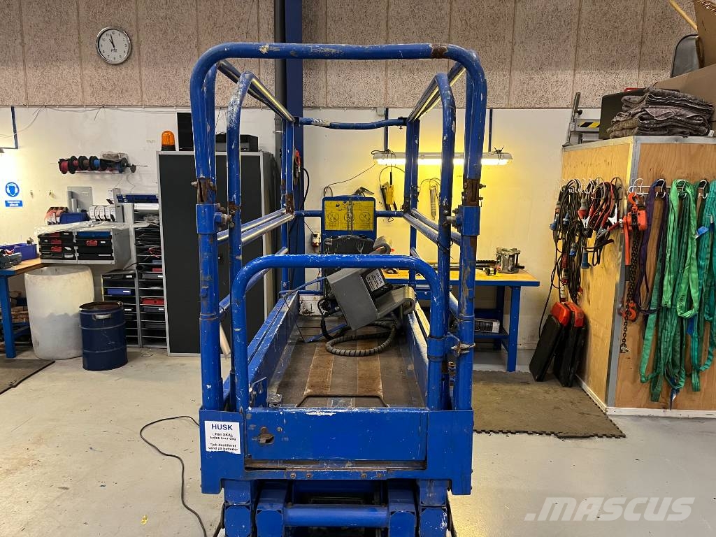 UpRight MX19 Scissor lifts