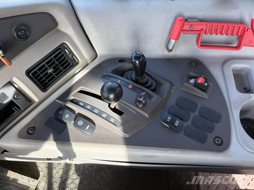 Volvo A25G Liigendraamiga pinnaseveokid